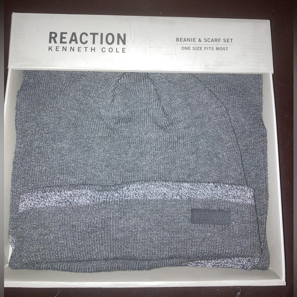 Kenneth Cole Reaction Scarf and Bennie set